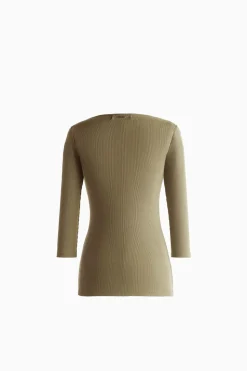 Maglia con scollo a barchetta