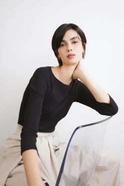 Maglia con scollo a barchetta