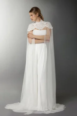 Mantella con ali in tulle