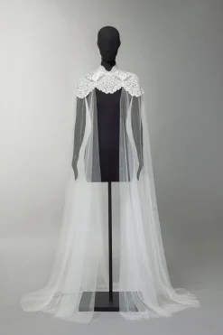 Mantella con ali in tulle