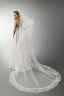Velo in tulle con balza