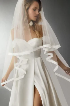 Velo in tulle con balza in raso
